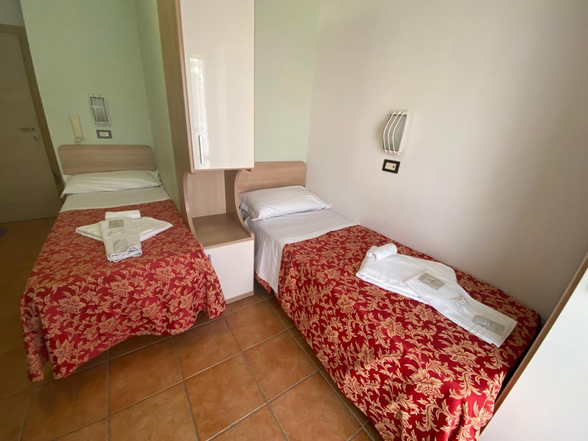 Hotel Nanni Garni Rimini Room photo